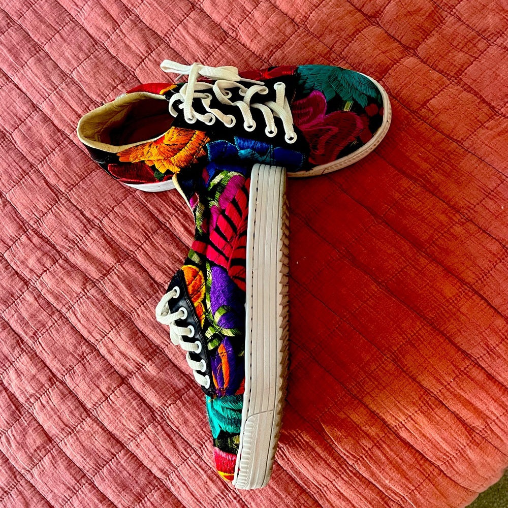 Angelozano | Embroidered Floral Lace up Tennis Shoes | Size 25